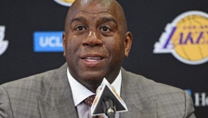 魔术师：当今NBA只有3个超巨，4个巨星，哈登欧文都不够格|凯里·欧文|詹姆斯|伦纳德|凯文·杜兰特|詹姆斯·哈登_新浪体育_新浪新闻